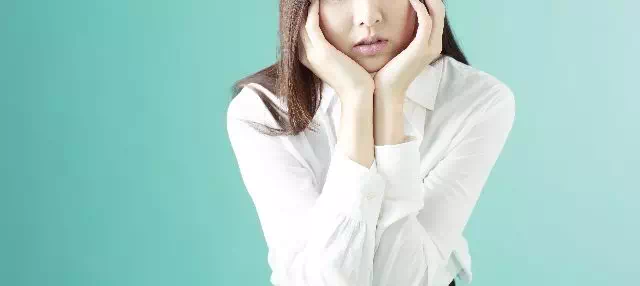 悩む